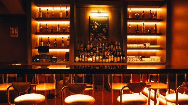 Fat Cats Cocktail House: Viaja a los años 70 en esta coctelería clandestina del barrio de Las Letras