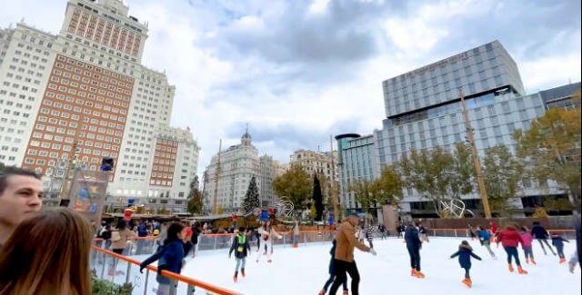 Las pistas de hielo en Madrid: guía definitiva para disfrutar de la Navidad deslizándose