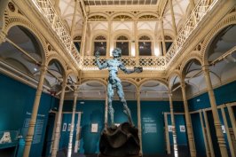 Reabre el palacio de Gaviria con una exposición de Dalí